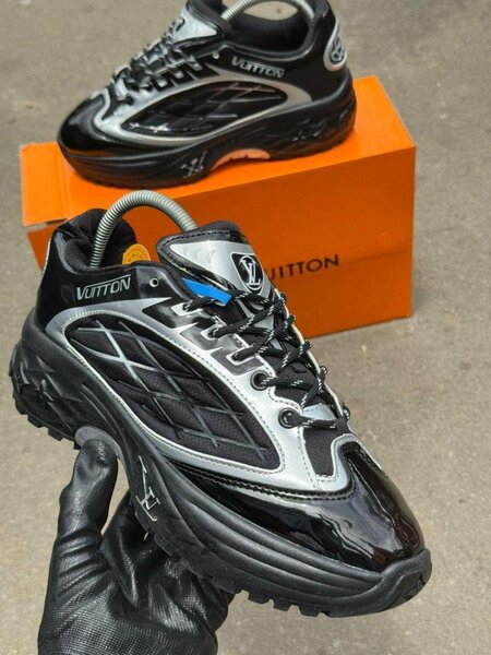 Basket Luis Vuitton ( original dans carton )