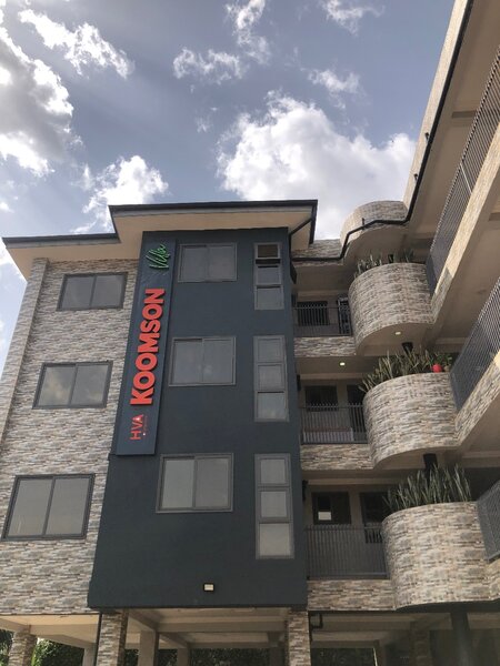 Apartments for Rent-Lakeside, Community 1