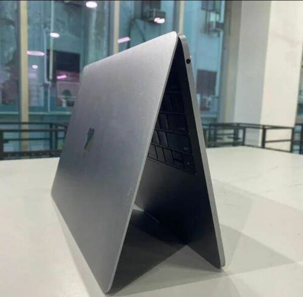 Ordinateur portable Apple MacBook gris