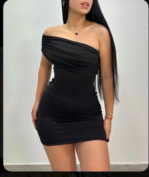 Robe moulante épaule nue