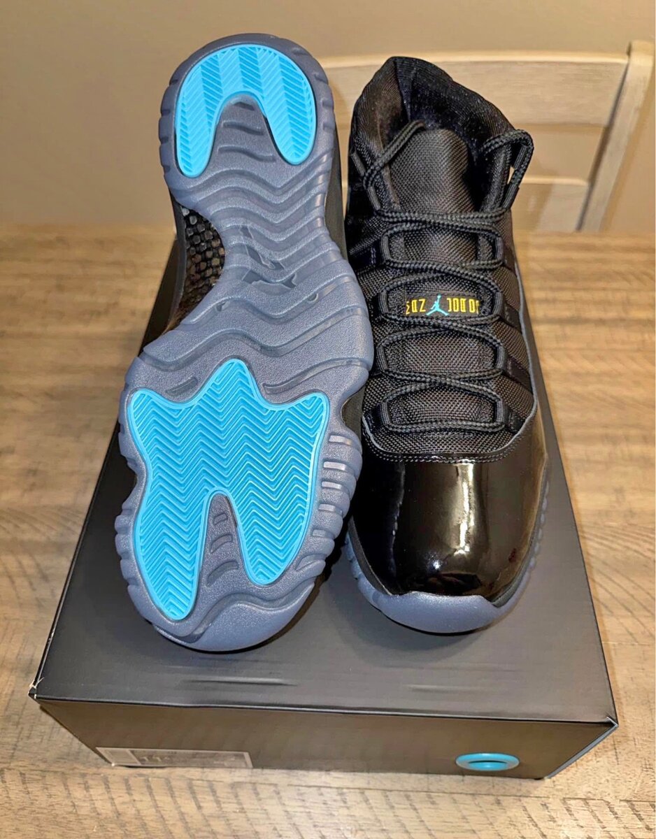 Chaussures Air Jordan 11 Noir et Bleu