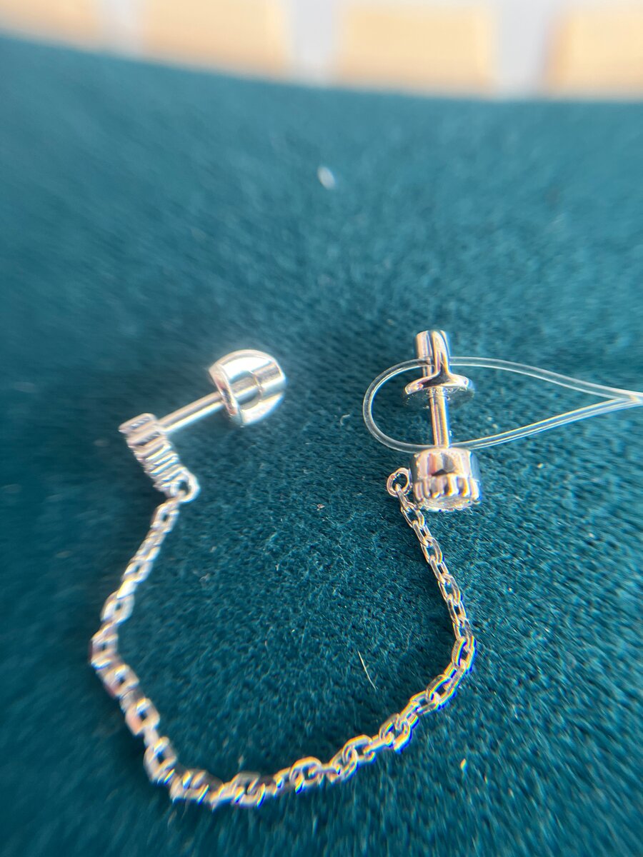 Boucle de piercing avec chaîne