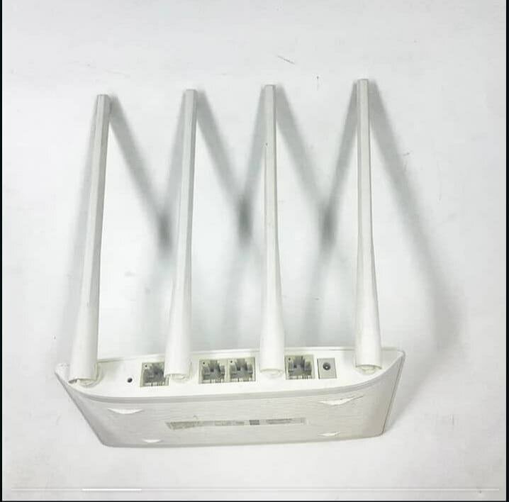 Routeur Wi-Fi avec 4 antennes