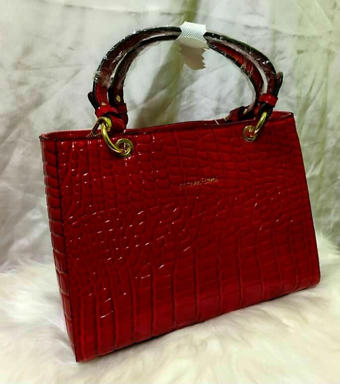 Sac à main en cuir croco élégant