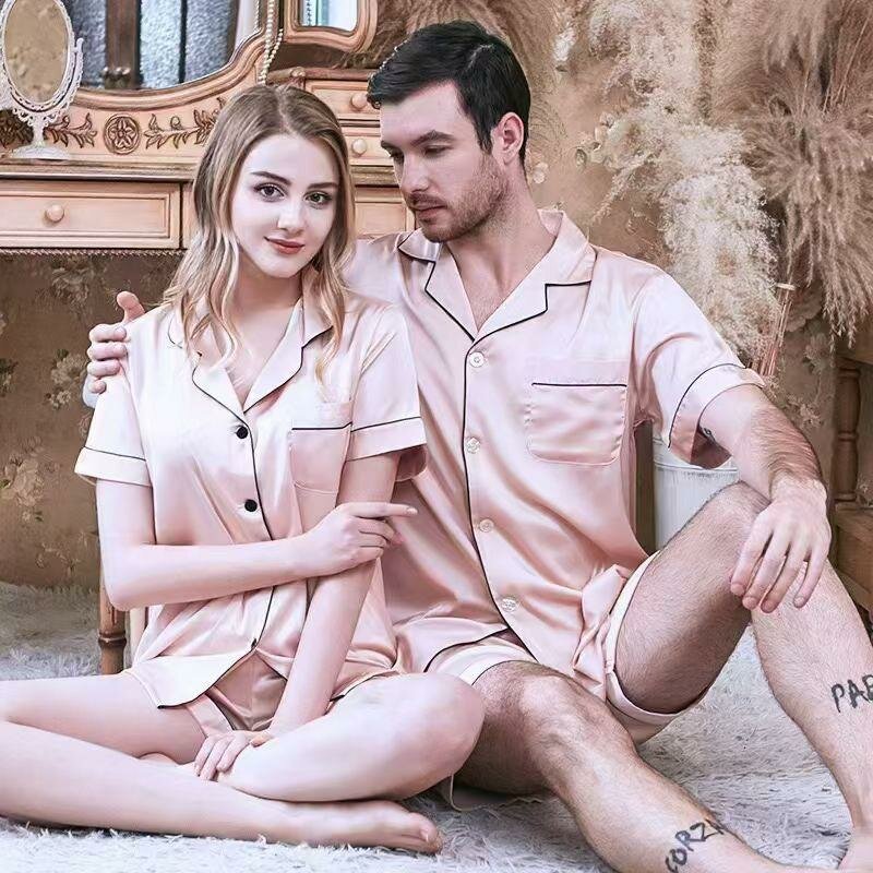 Pyjama en satin pour couple