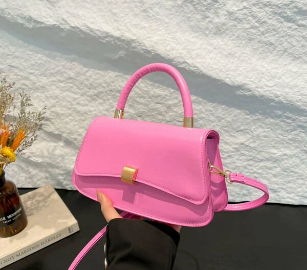 Sac à main rose élégant femme