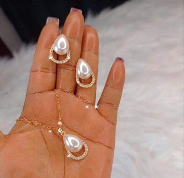Elegant Pearl Jewelry Set