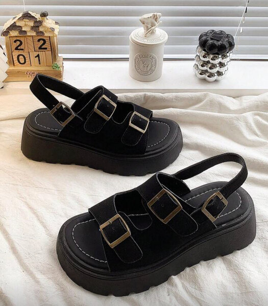 Sandales Compensées Noires Élégantes