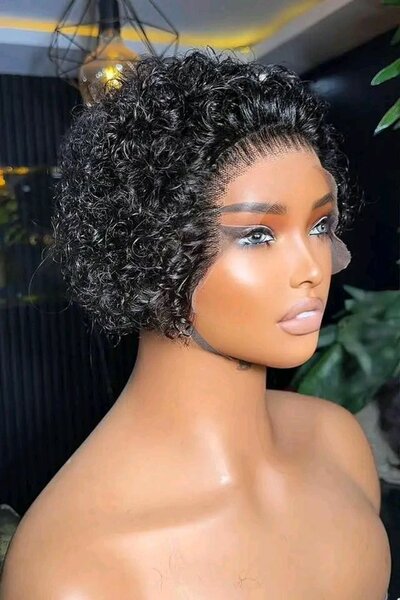 Perruque synthétique courte