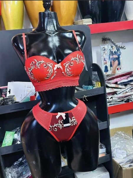 Ensemble de lingerie rouge