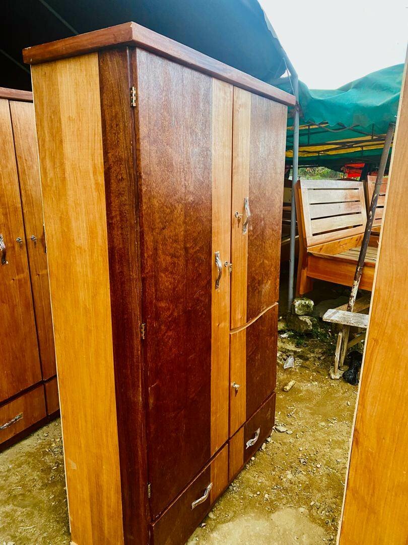 Armoire en bois élégante