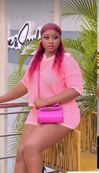 Tenue d'été rose élégante