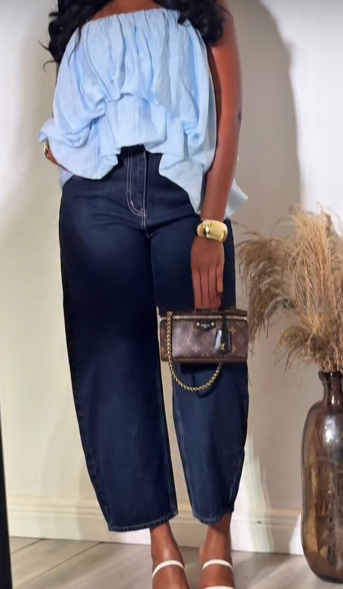 Top chiffon bleu à volants