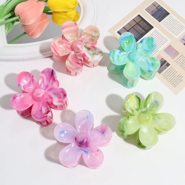 Pince à cheveux en résine fleurie