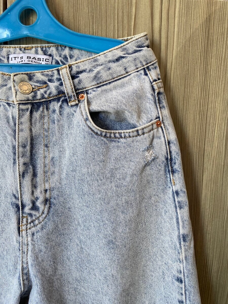 Женские джинсы