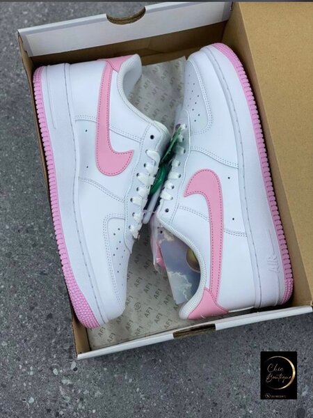 Baskets blanches et roses tendance