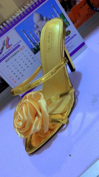 Sandales compensées en satin