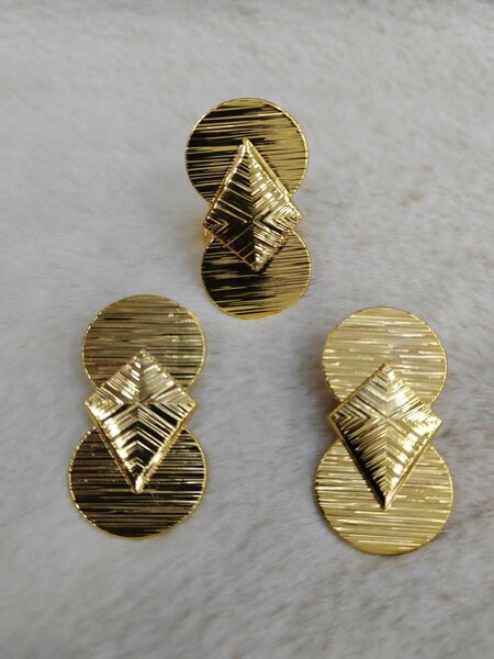 Boucles d'oreilles dorées chic