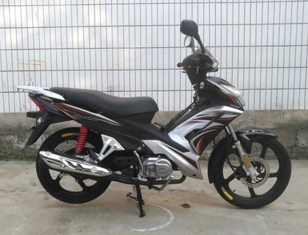 Moto RS noir et rouge