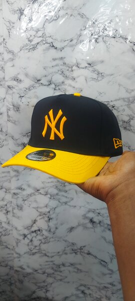 Casquette New York Yankees noir et jaune