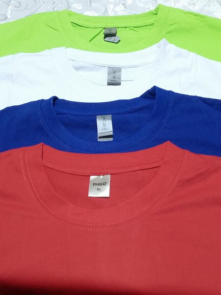 Lot de T-shirts colorés