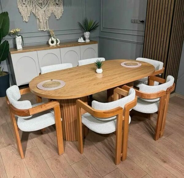 Table à manger en bois avec chaises