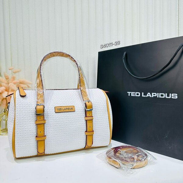 Ted Dubaï  disponible avec shopping bag