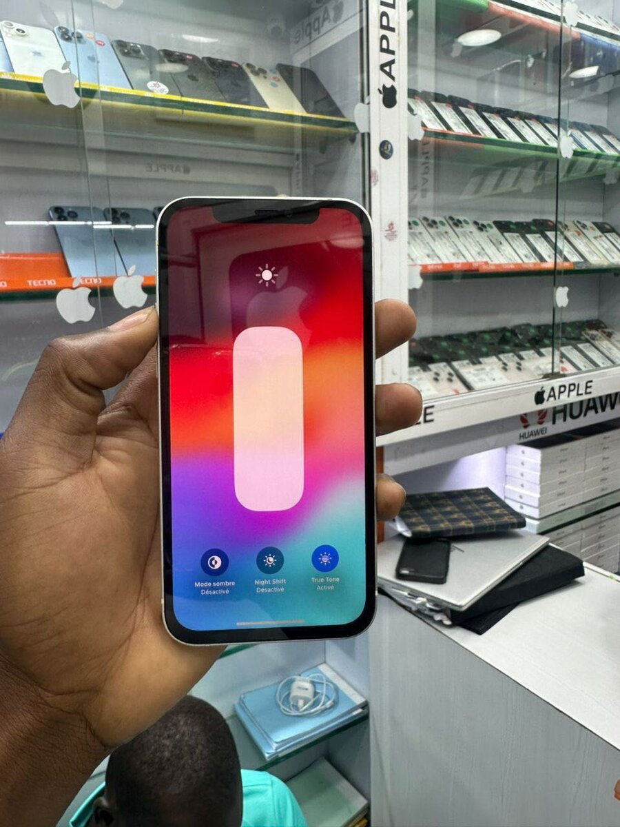 iPhone 12 64giga sans Face ID