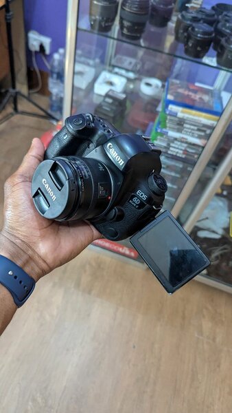 Canon 6D Mark ii camera