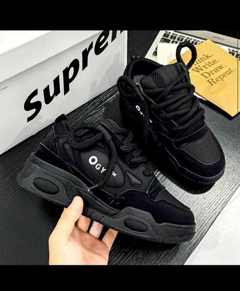 Chaussures de sport noires tendance