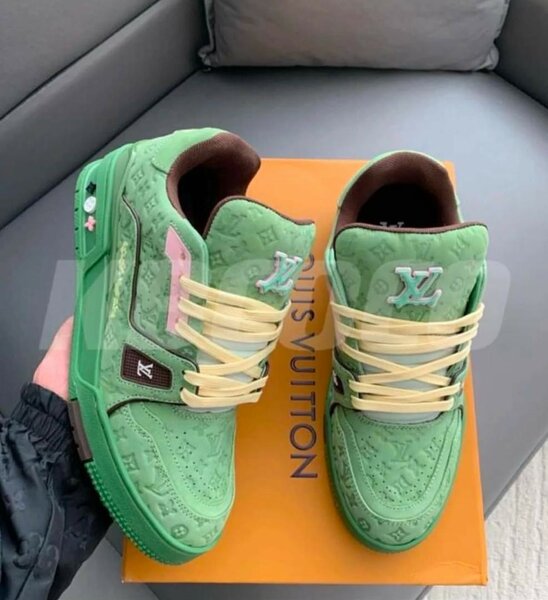 LOUIS VUITTON SNEAKER