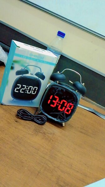 Réveil LED numérique moderne