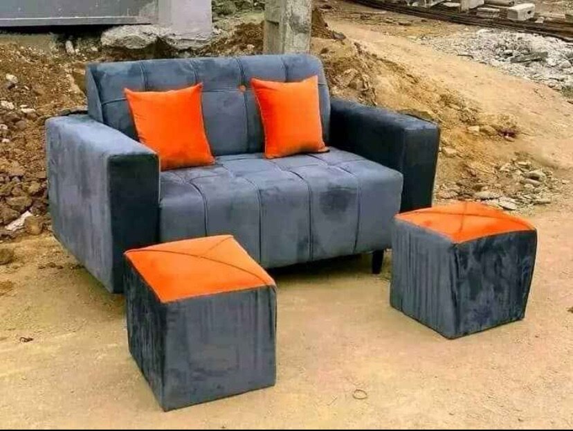 Canapé moderne avec poufs