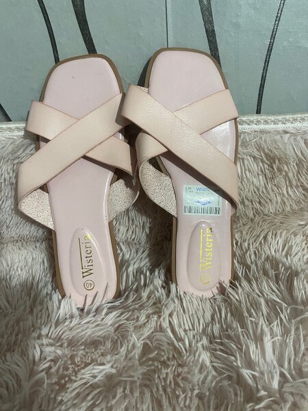 Sandales à talon bas élégantes