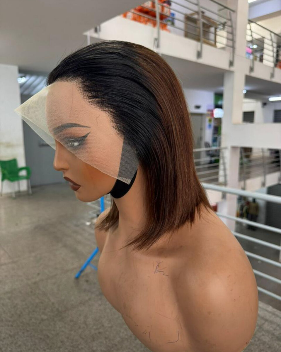 Perruque bob en dentelle orange