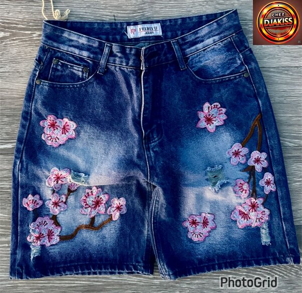 Jupe en jean brodée fleurs