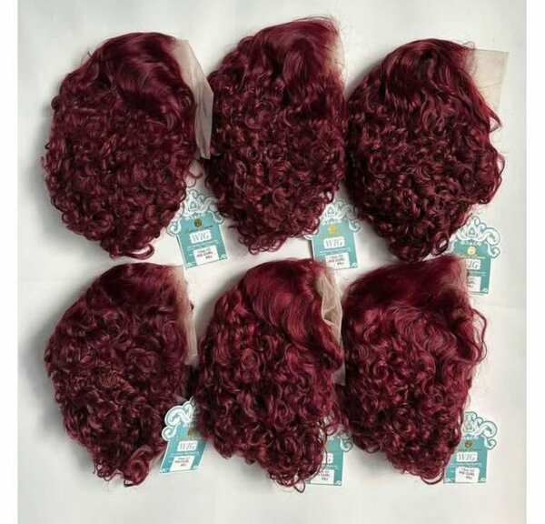 Perruques rouges bouclées