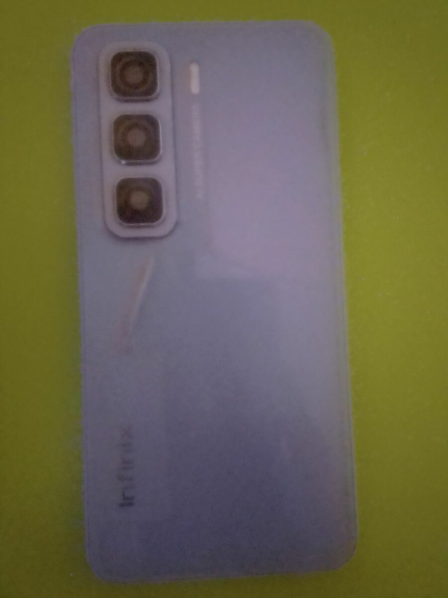 Smartphone Infinix moderne