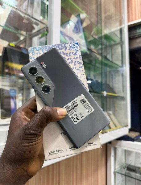 Smartphone TECNO AMOLED 50MP