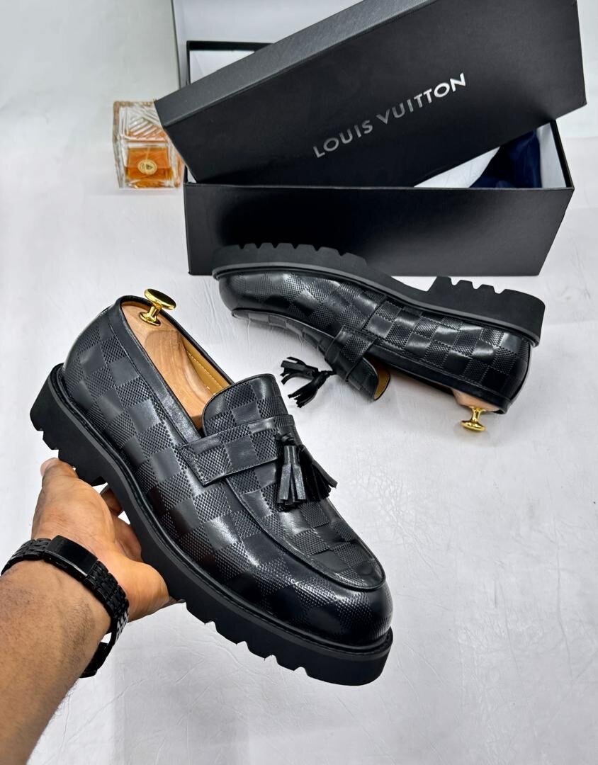 LOUIS VUITTON EXECUTIVE BOOT