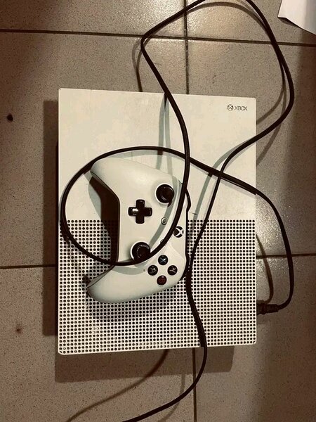 Console Xbox One S avec manette