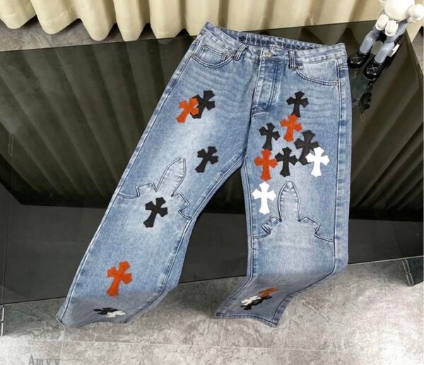 Jeans tendance croix colorées