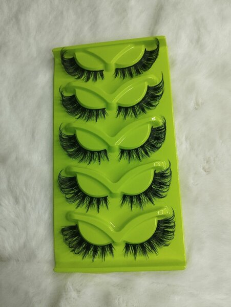 Faux Cils Volumineux