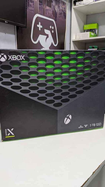  Xbox Series X 1TB Storage with one free CD
