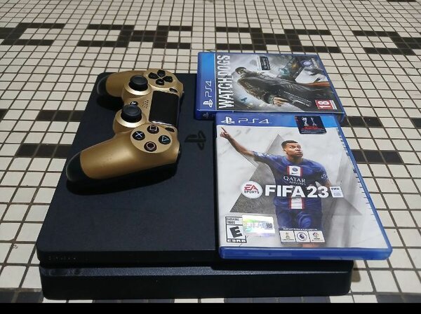 Console PS4 avec manettes et jeux