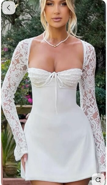 Robe blanche élégante en dentelle