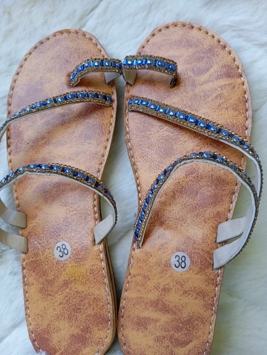 Sandales en cuir ornées