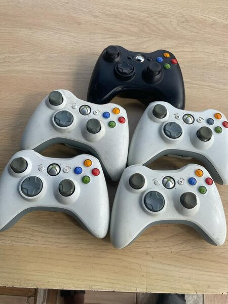 Xbox 360 wireless controllers