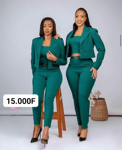 ensemble de vêtements