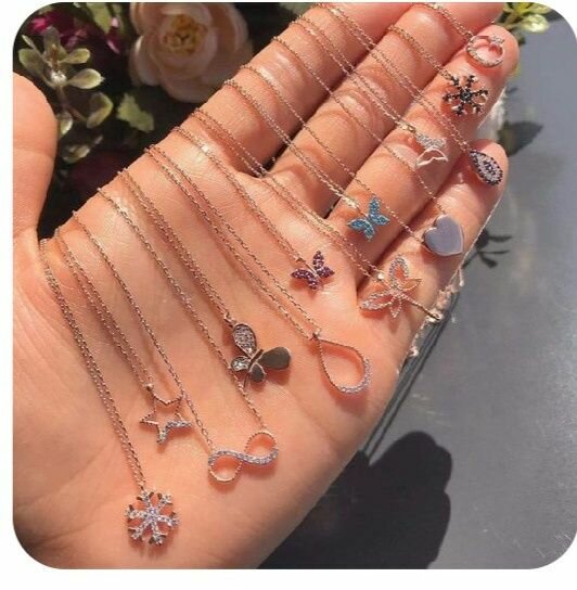 Colliers élégants papillons